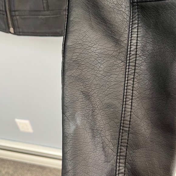 dELiA*s Poly / Pleather Moto / Biker Style Jacket Size Medium - Picture 3 of 9